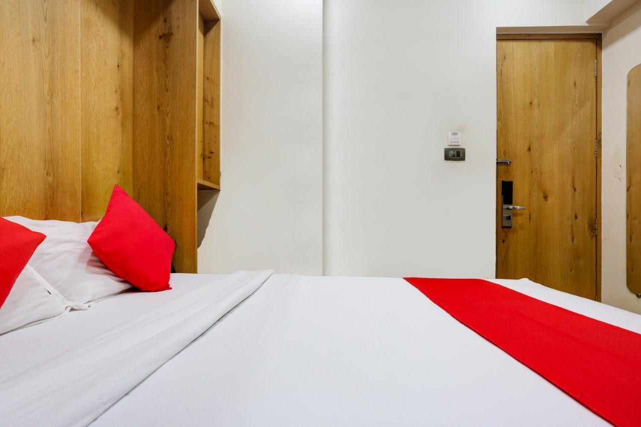 Oyo 81549 Hotel Elegance Nx مومباي المظهر الخارجي الصورة