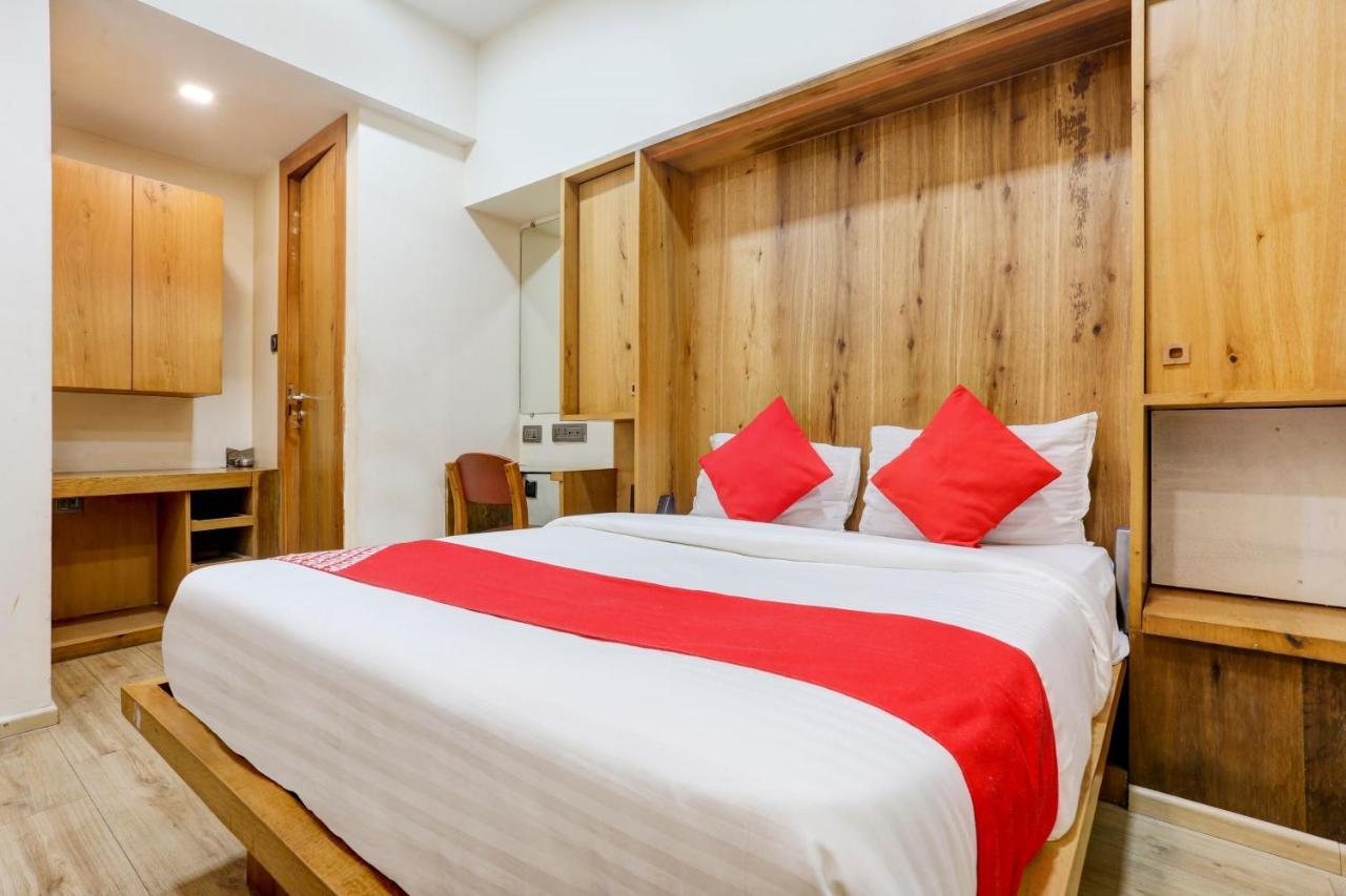 Oyo 81549 Hotel Elegance Nx مومباي المظهر الخارجي الصورة