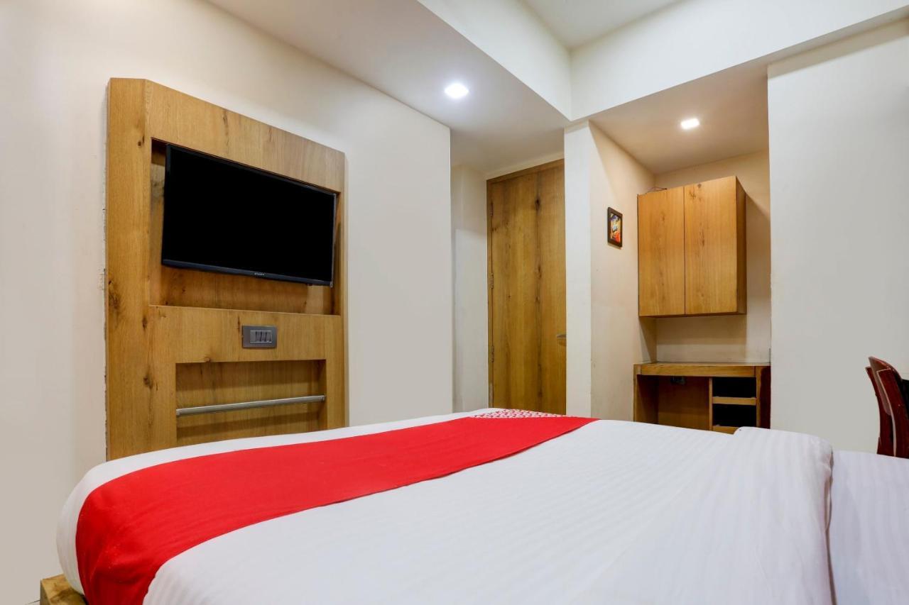 Oyo 81549 Hotel Elegance Nx مومباي المظهر الخارجي الصورة